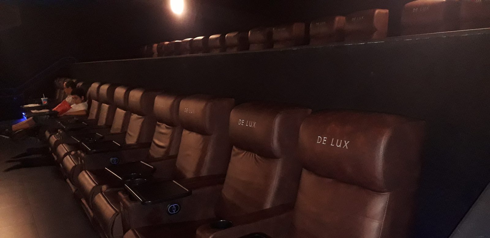 Homem-Aranha entra em 2.500 das 3.554 salas do Brasil: o que essa conta diz sobre o cinema nacional