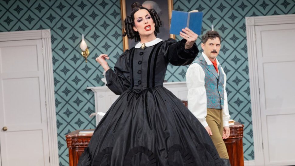 Drag queen de ”RuPaul's Drag Race” assume Mary Todd Lincoln na turnê de ”Oh, Mary!”