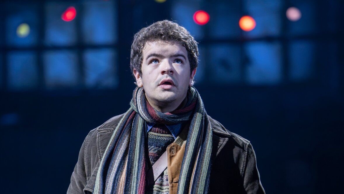 Em ”Rent”, parte da plateia assiste ao musical sentada dentro do cenário