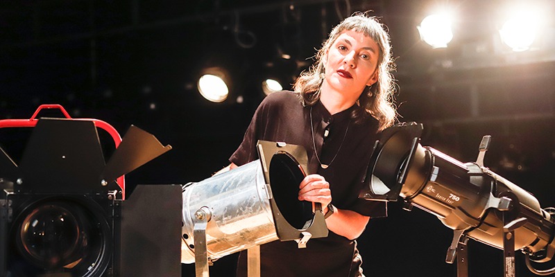O que faz um designer de luz no teatro?
