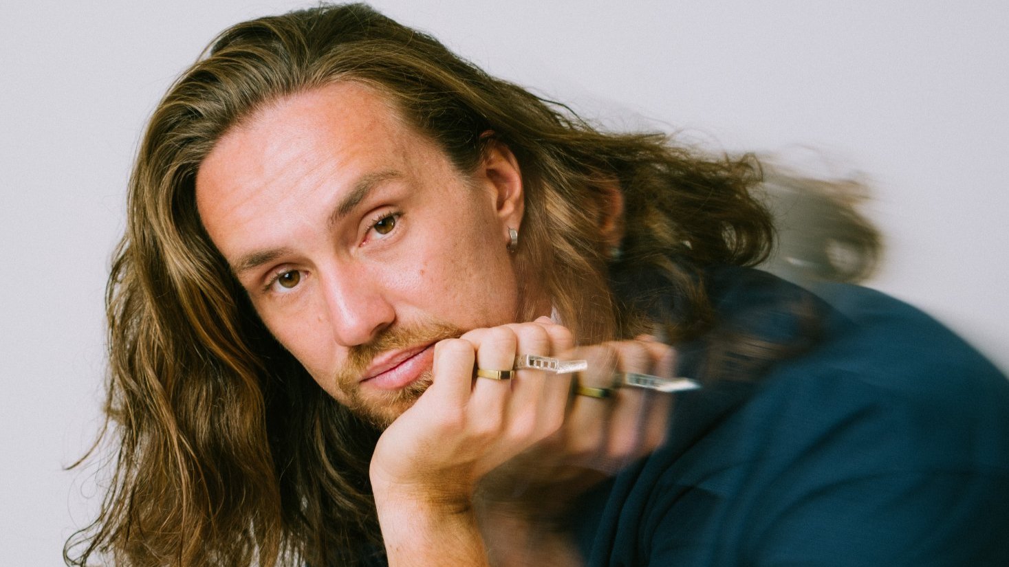 Só voz e violão: Vitor Kley estreia formato intimista e passa por São Paulo em 30 de outubro